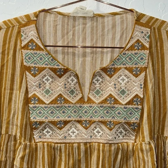 Peplum yellow shirt with embroidery. - Picture 2 of 4